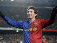 险胜引发热议！杜兰特在FPX比赛中败北赛场气氛高涨